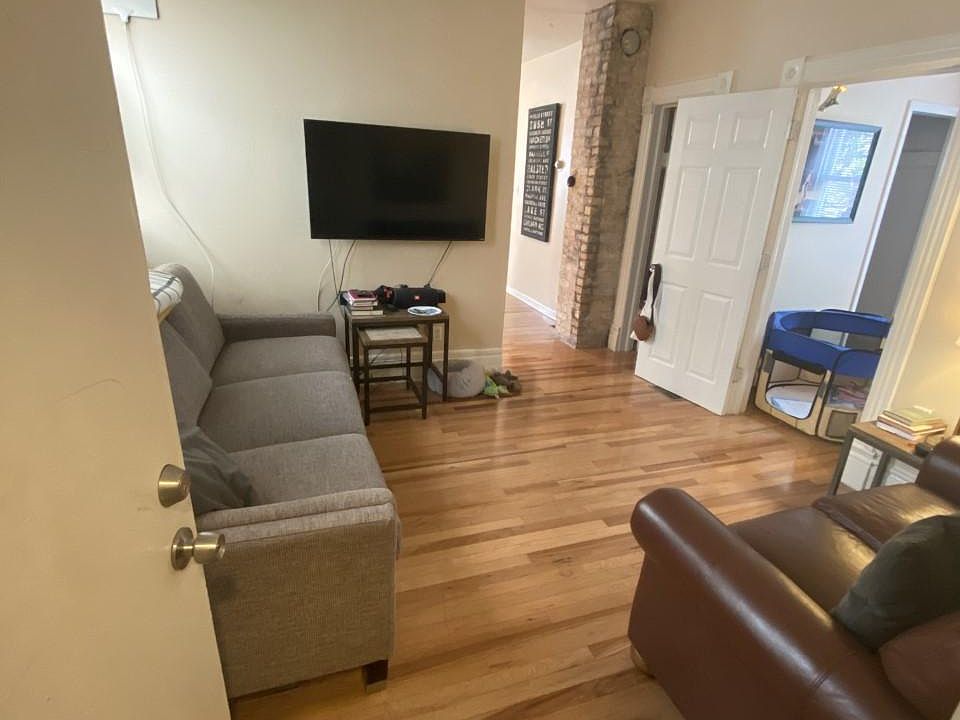 1st image of 3342 N Claremont Ave #1B