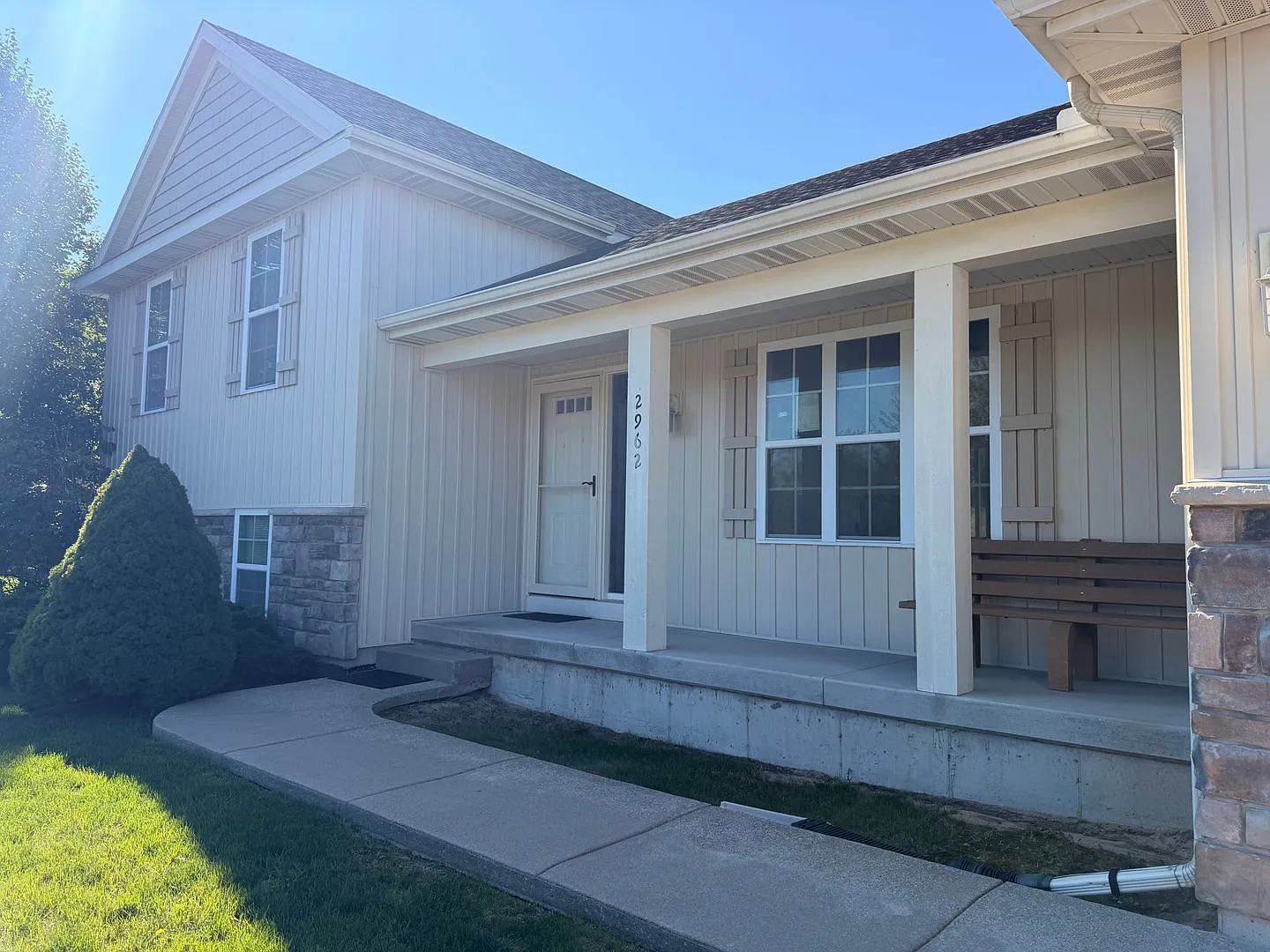 Multi level 4 Bedroom home in Kentwood — Photo 2