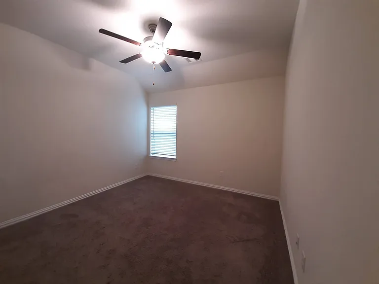 1514 Ancient Oak Ln — Photo 12
