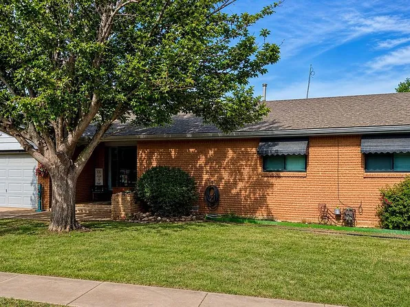 605 S McLean St, Clarendon, TX 79226