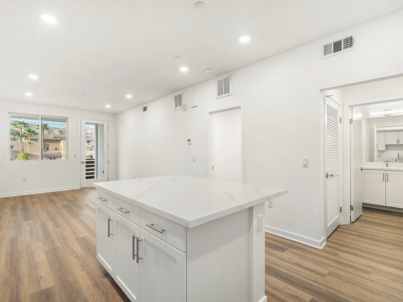1 bed, 1.5 bath, 849 sqft, $2,550 — Photo 4