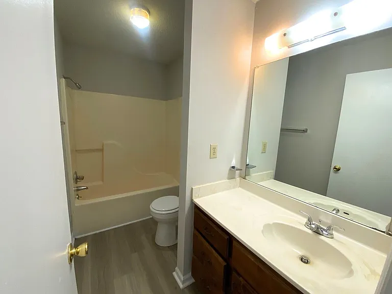 2505 W Broad St #611 — Photo 8