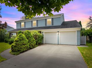 3215 Crestview Dr, Appleton, WI 54915