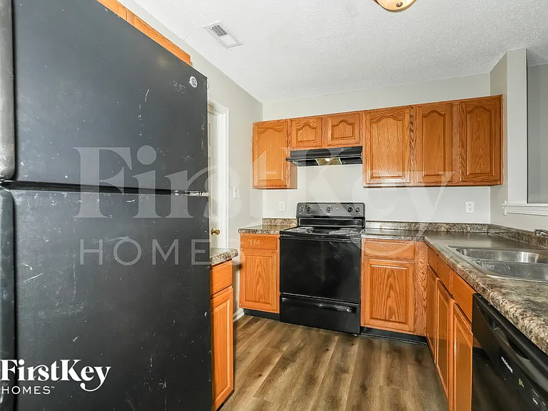 1180 Crescent Dr — Photo 5