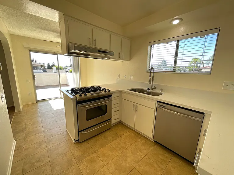 308 W Kelly Ave — Photo 9
