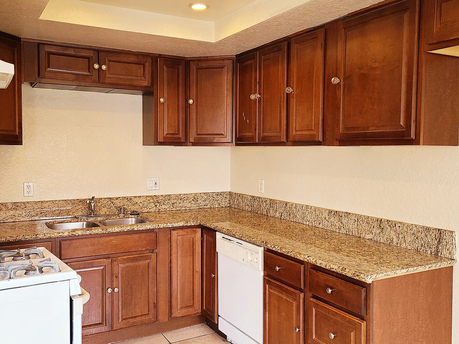 2 bed, 819 sqft, $2,000 — Photo 3