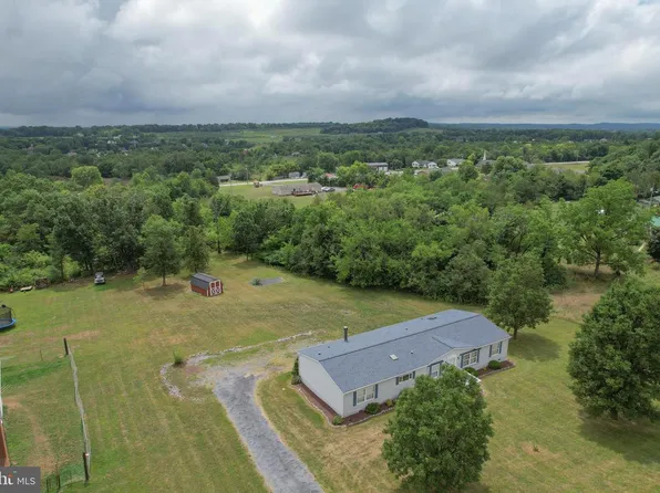 706 Loop Rd, Gerrardstown, WV 25420