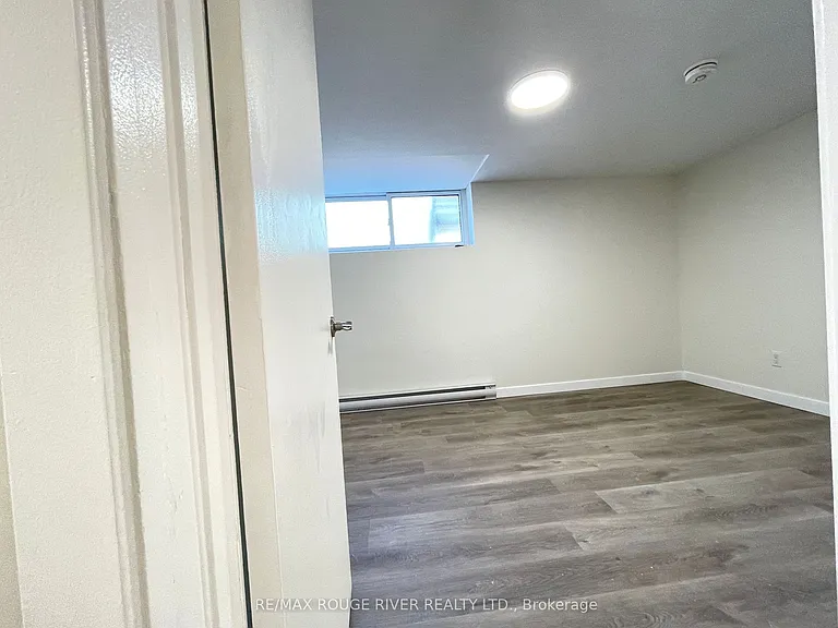 95 Diffin Dr — Photo 16