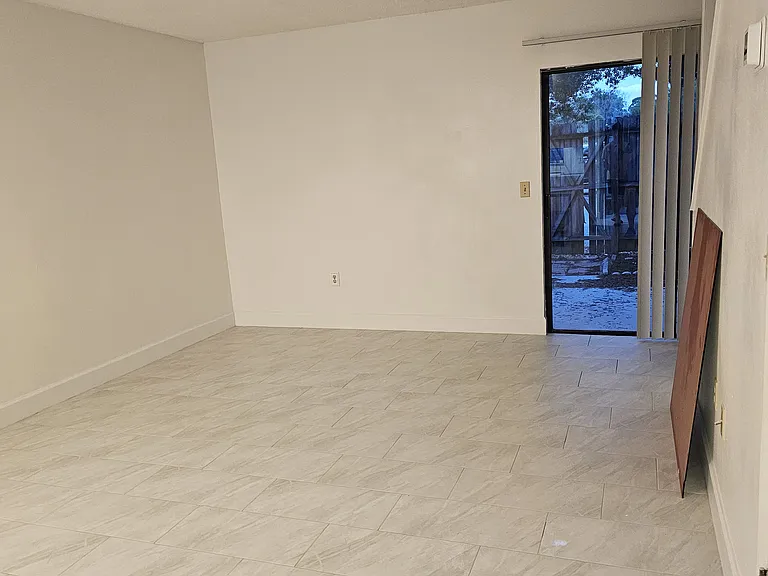 5560 Decatur St — Photo 7