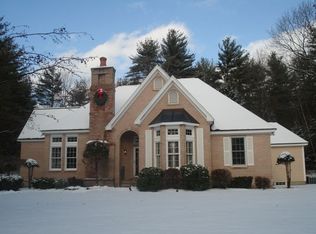 55 McIntosh Ln, Bedford, NH 03110