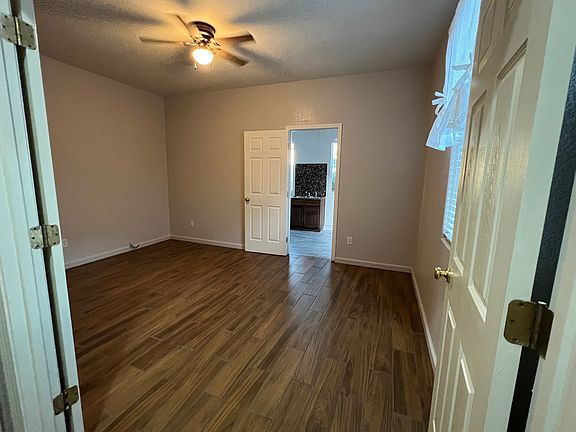 3rd image of 427 Meadow Creek Dr