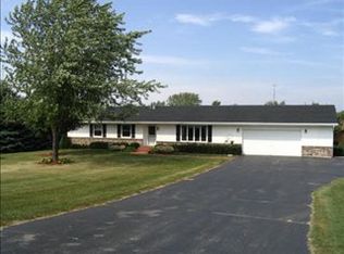 6982 Squaw Prairie Rd, Belvidere, IL 61008