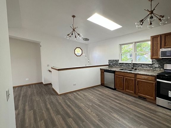 3rd image of 324 Fairlawn Dr