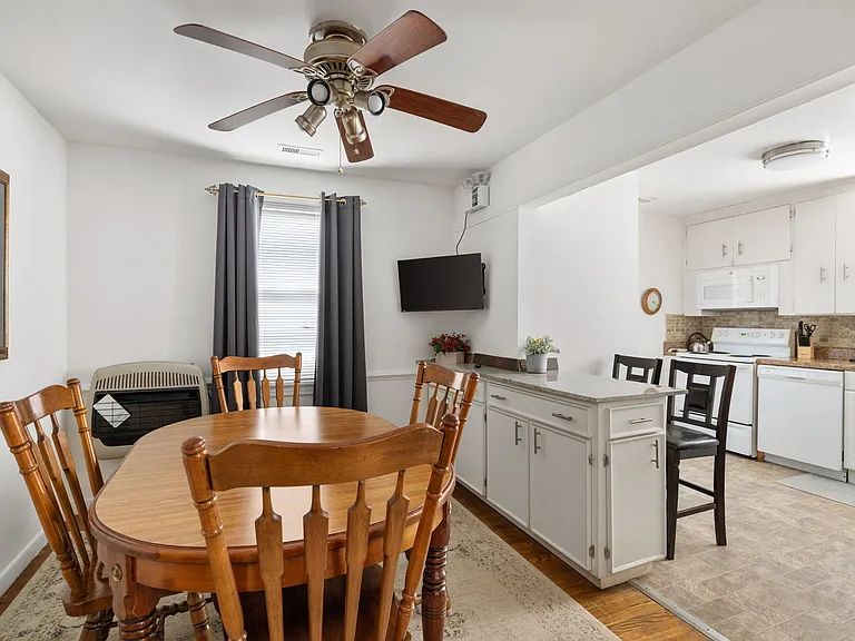 3158 Moody Ave — Photo 16