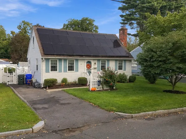 24 Sedgelia St, Springfield, MA 01104