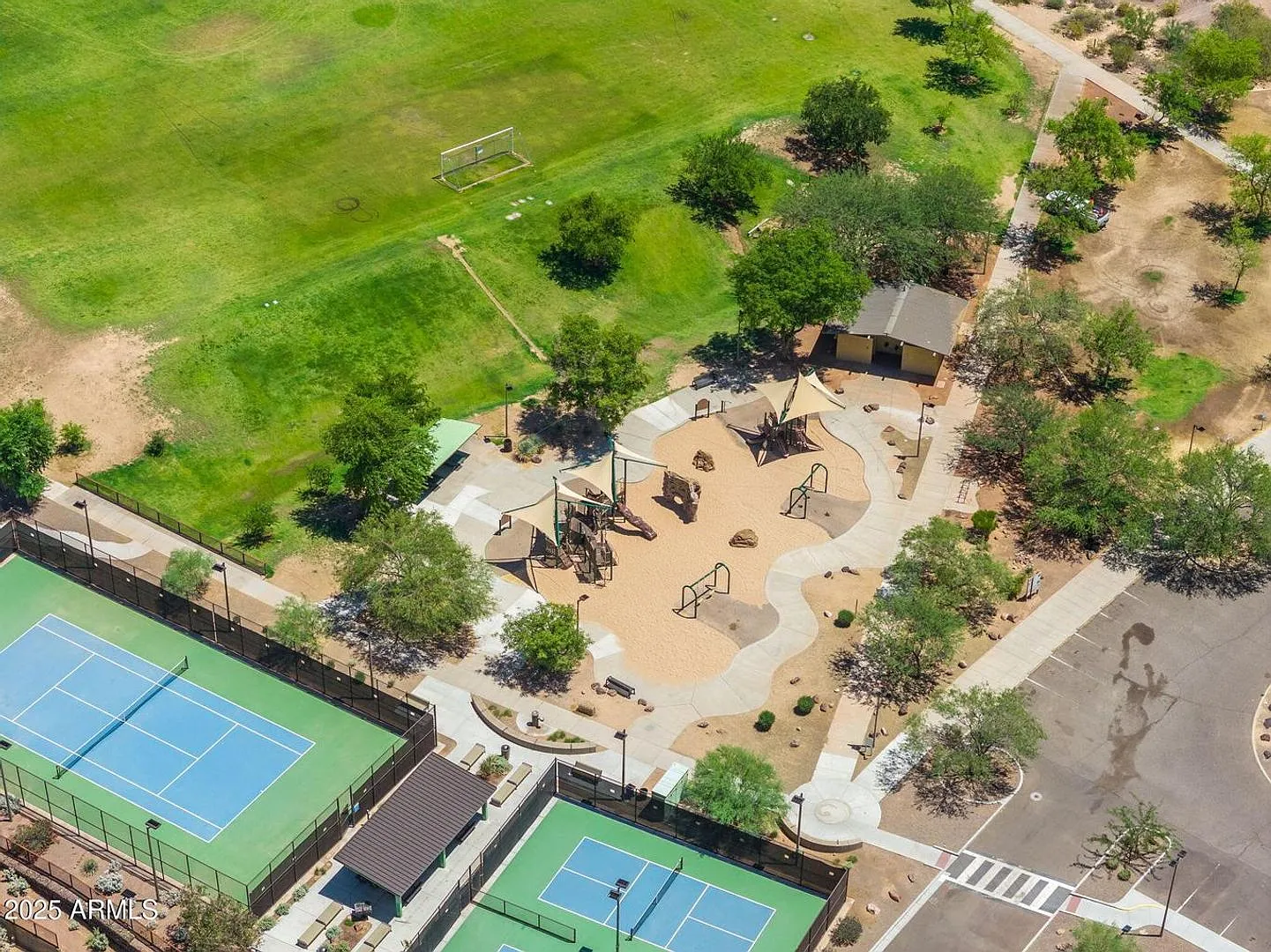 Gorgeous 5 bed 3.5 bath 3 car garage home, 3613 sq ft in established North Phoenix community — Photo 3
