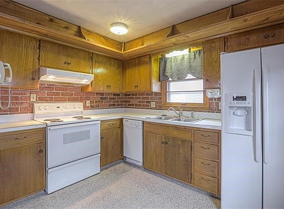 3rd image of 5012 Southridge St