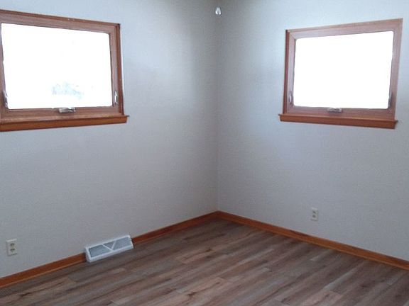 4th image of 538 Greenwood Ct