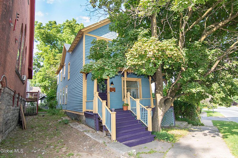 4th image of 17 Van Dam Street