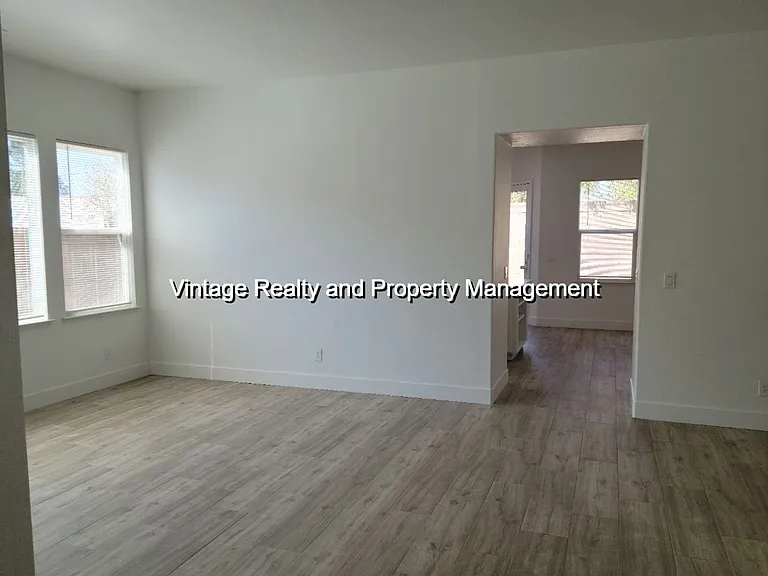 1052 Foxfire Dr — Photo 4