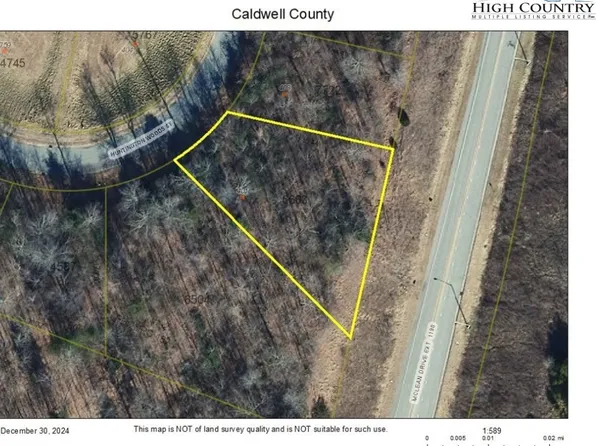 401 SE Huntington Woods Street, Lenoir, NC 28645