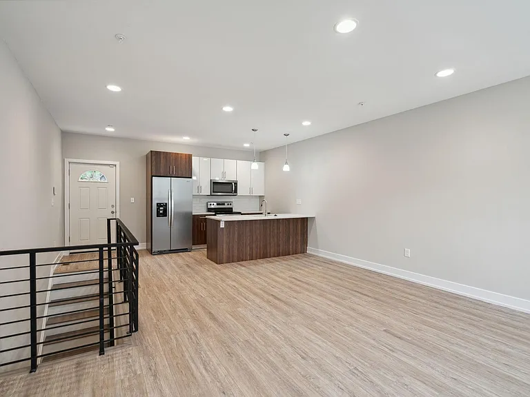 2612 Annin St #1 — Photo 4