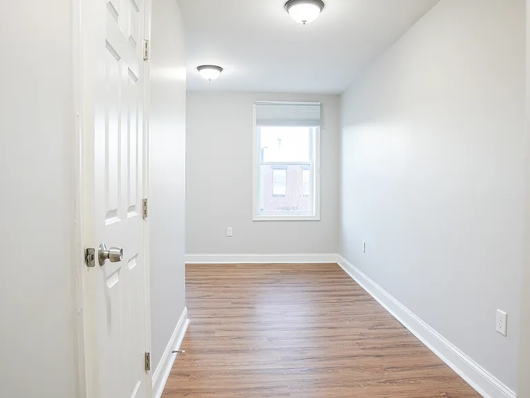 2624 E Madison St — Photo 10