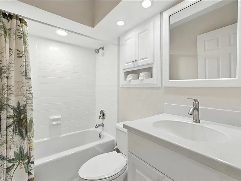 26000 Hickory Blvd #204 — Photo 9