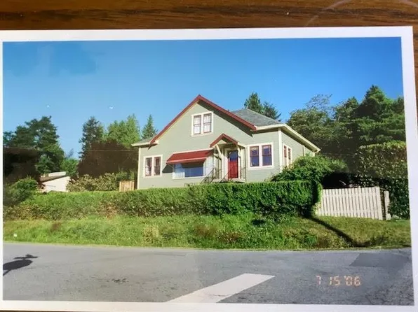 589 Seaview Rd, Gibsons, BC V0N 1V9