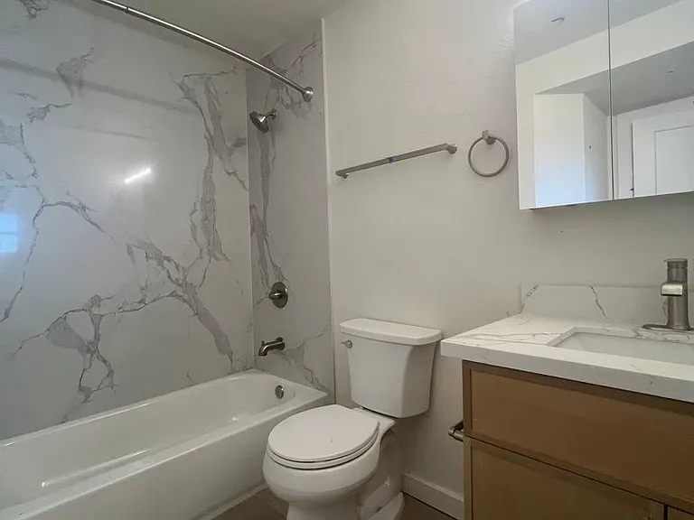584 N 2nd St — Photo 13