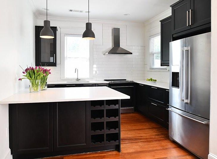 This grande dame home was built in 1910. That means fireplaces in every room, high ceilings, crown modeling and beautiful hardwoods throughout. The kitchen and entire home has been completely and lovingly remodeled. The kitchen is designed for the serious