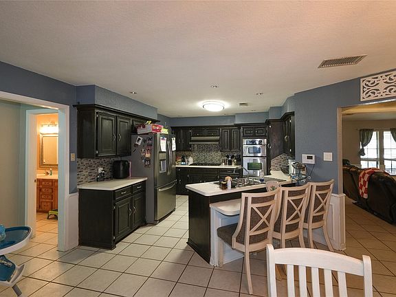 2nd image of 316 Raintree Ln