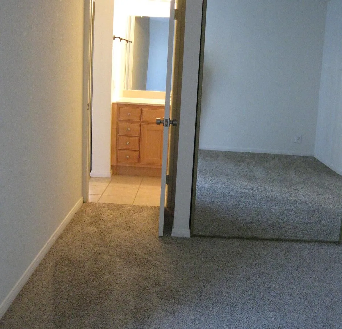 2 bed, 726 sqft, $2,300 — Photo 4