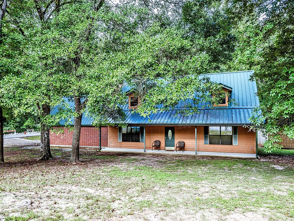 3660 Red Bud Ln