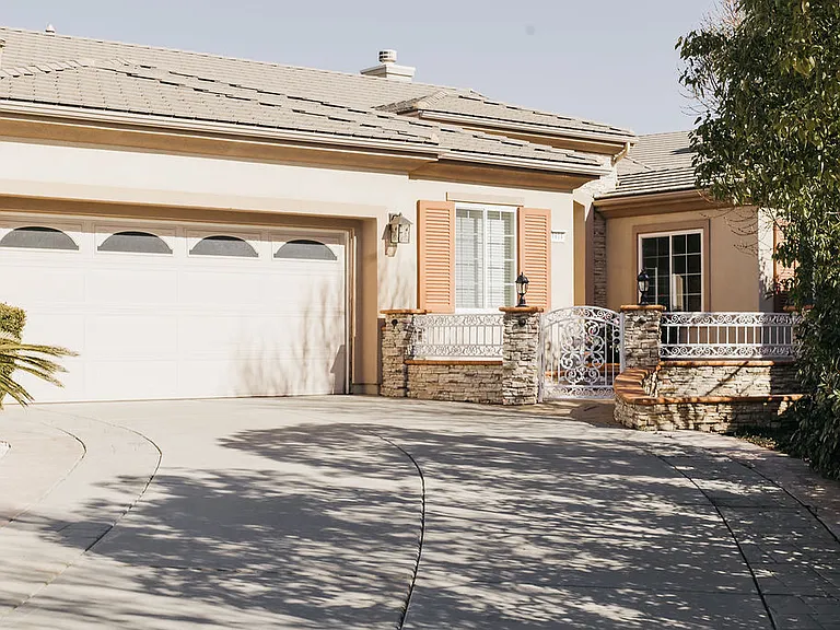 1634 Ivy Ct — Photo 1