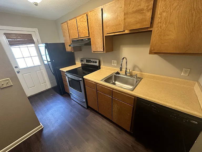 727 S Main St #99 — Photo 3