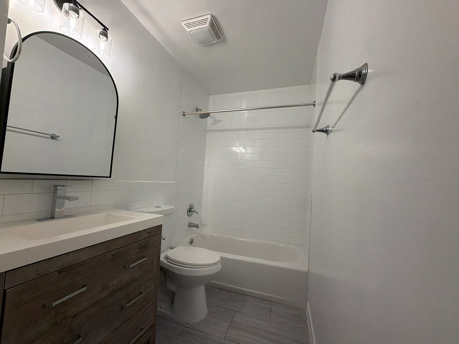 3 bed, 1100 sqft, $3,195 — Photo 2