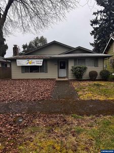 945 18th St NE, Salem, OR, 97301