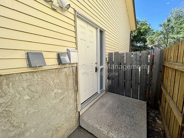 14 Princeton Cres W — Photo 3