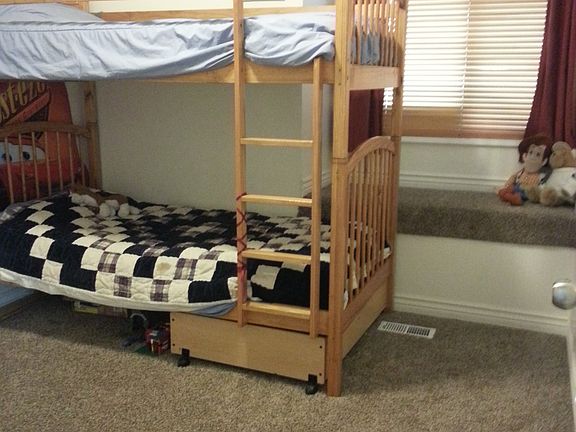 Bedroom, with window seat