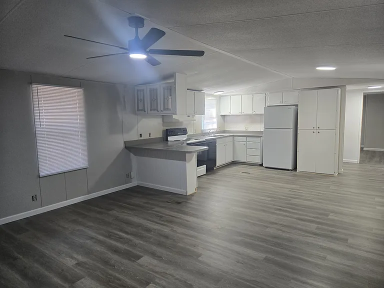 2000 S Burleson Blvd #15 — Photo 1