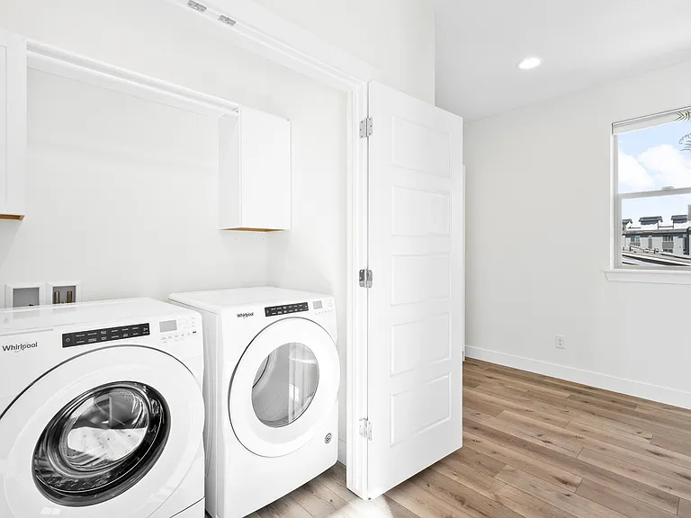 2522 N Moline St — Photo 35