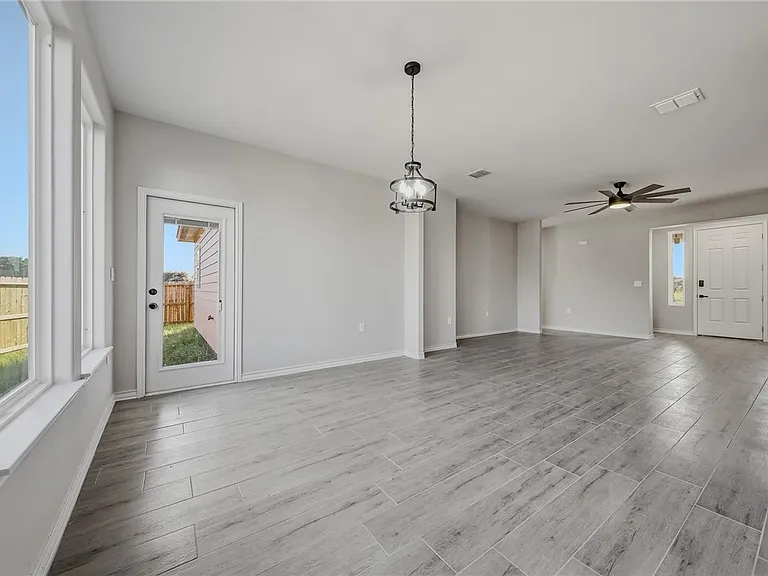 710 Mereet Dr — Photo 8