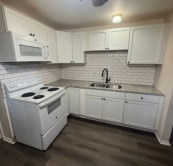 4200 Lakebreeze Ave N #1 — Photo 2