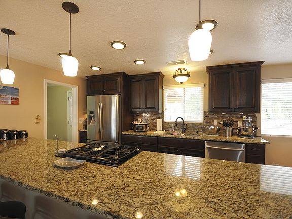 3rd image of 72 Tavalopa Ct