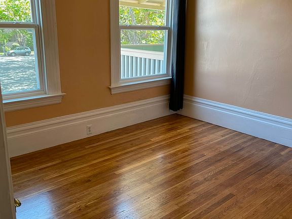 4th image of 1539 Central Ave #C