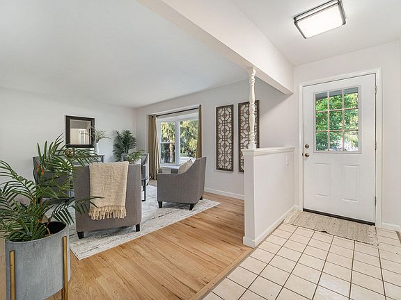 4th image of 2092 Yorktown Dr