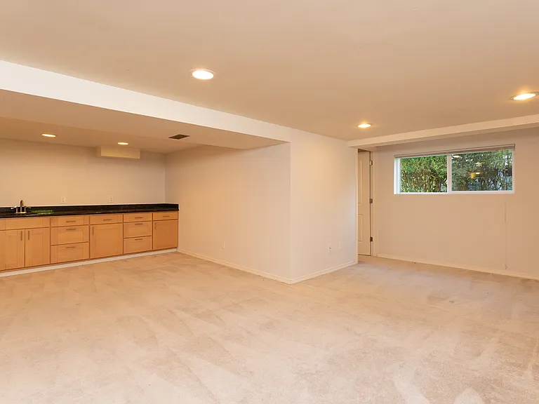 15323 SE 42nd St — Photo 23
