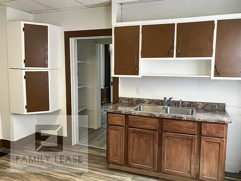 1613 N Edward St — Photo 9