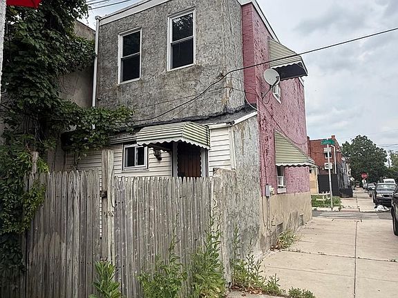 3rd image of 1300 N Farson St